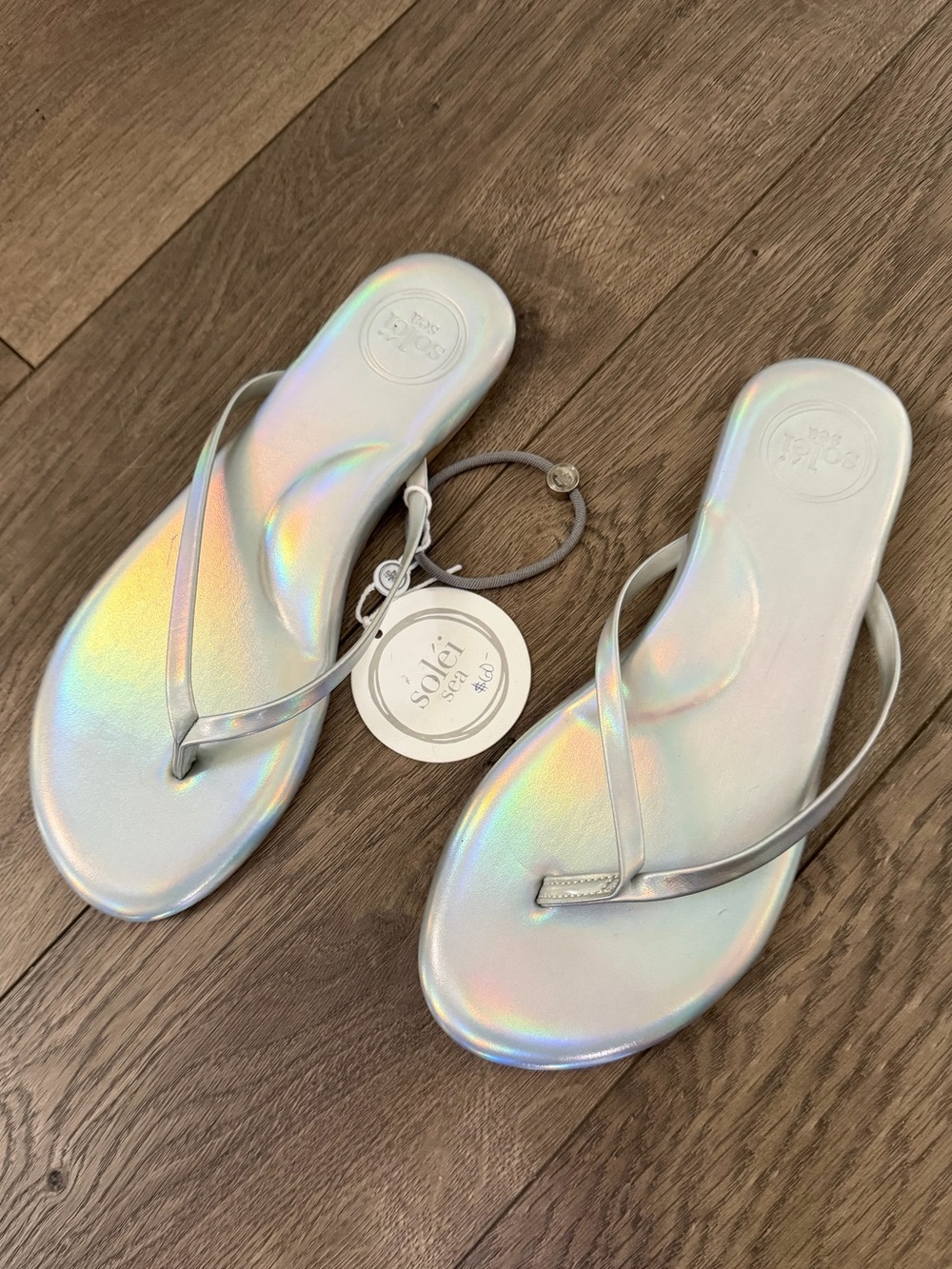 Soléi Sea Women's Iridescent Silver Flip Flop Sandals Size 7 Anthropologie